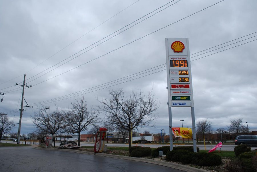 The Shell gas station on Busse and Oakton roads, displays prices under $2 a gallon in the wake of the COVID-19 stay-at-home orders on March 29. Photo by Natalia Habas. 