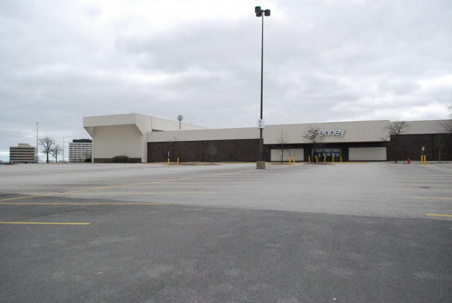 The parking lot in front of the JCPenney at the Woodfield Mall in Schaumburg sits empty on Sundy, March 29. Photo by Natalia Habas.  